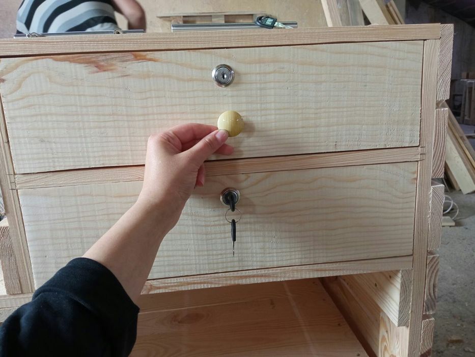 Търговска щанд маса с чекмеджета