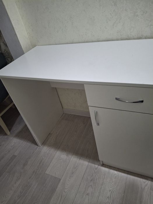 Стол сатамын, сабақ оқуға арналған