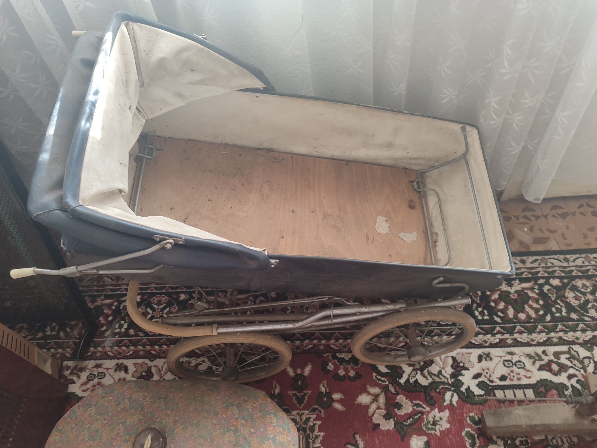 Ретро неща за всеки, количка , радио грамофон с мниго плочии др+2 бр в