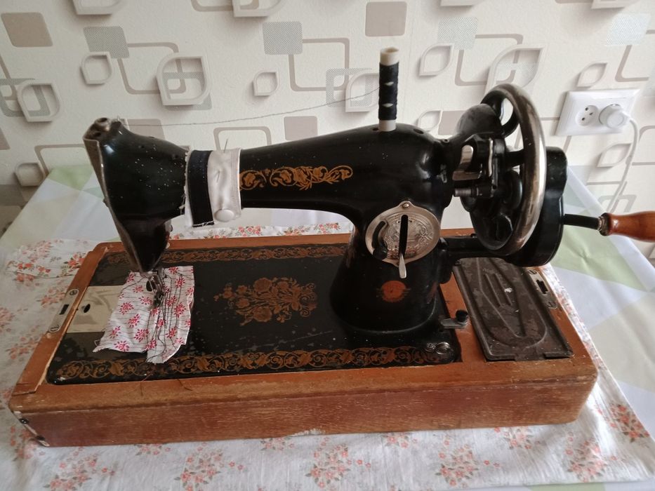 Машинка швейная " Подольск " ручная
