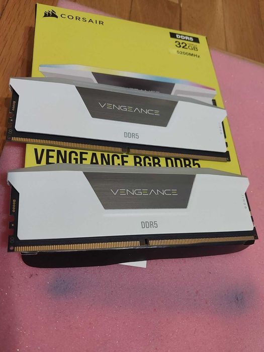 32GB DDR5 Corsair Vengance RGB, 5200MT/s, CL40 (XMP)