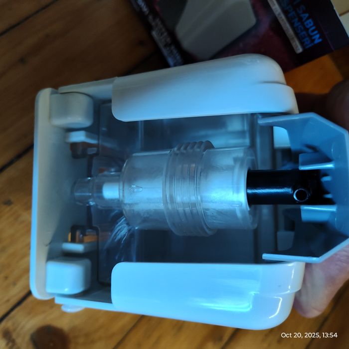 Диспенсър за сапун на пяна и четка за тоалетна чиния