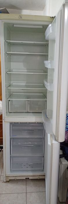 Vând frigider Indesit