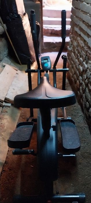 Bicicleta cardio,tine pana la 150 kg.