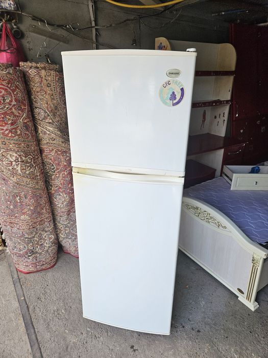 Продаётся холодильник самсунг рабочий всё родной