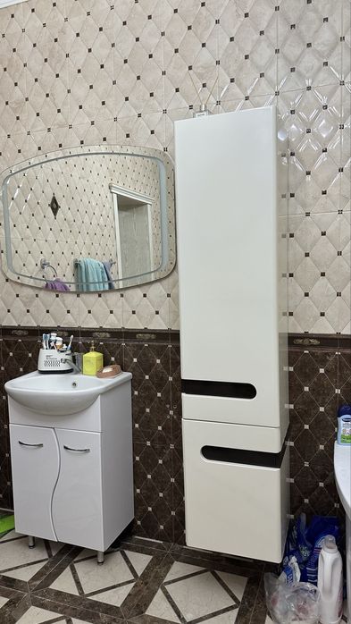 Продам тумба с раковиной и пенал