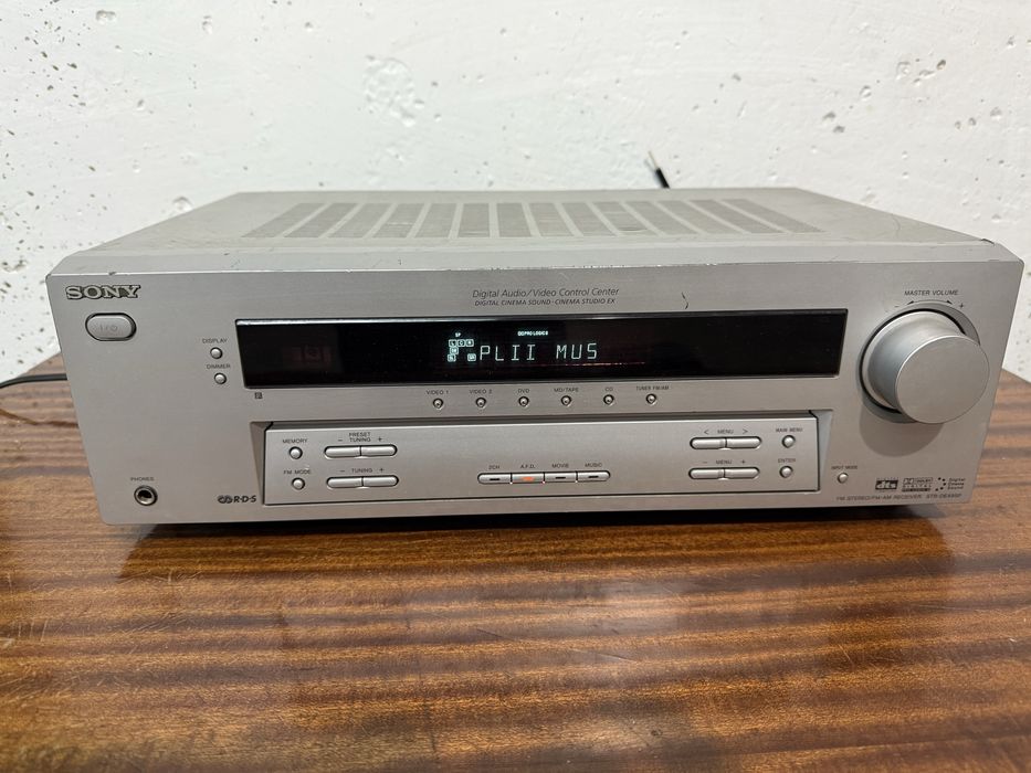 Усилитель Sony с колонками.