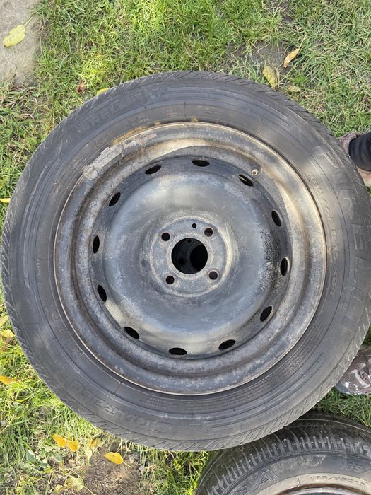 Vând Roti  185/65 R15 
150 de lei toate 3 
Jante de tabla