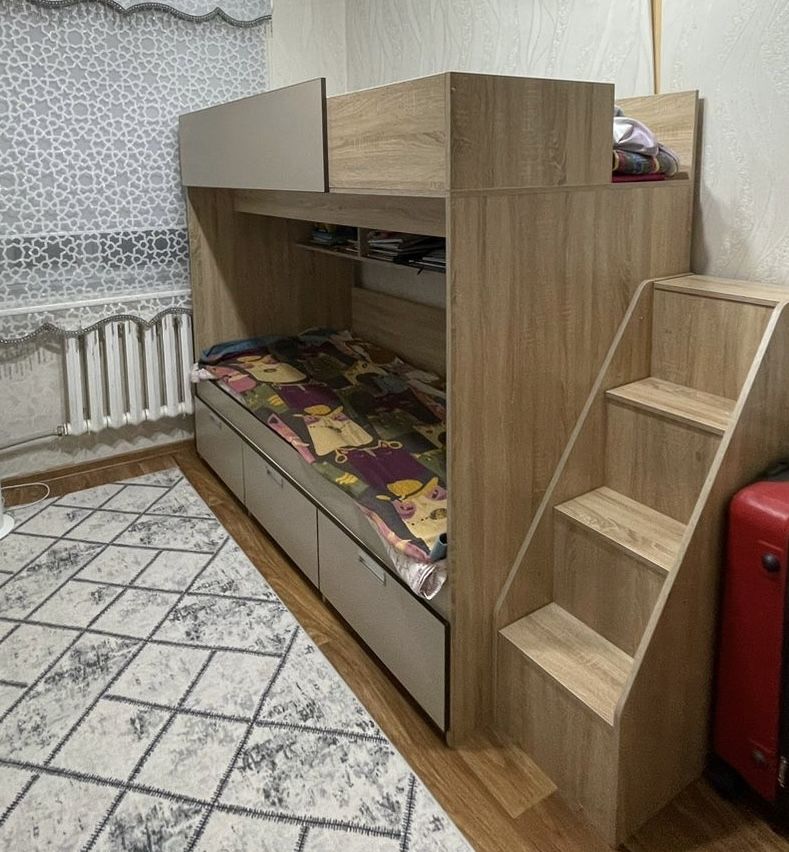 Продам двухъярустную кровать без матраса