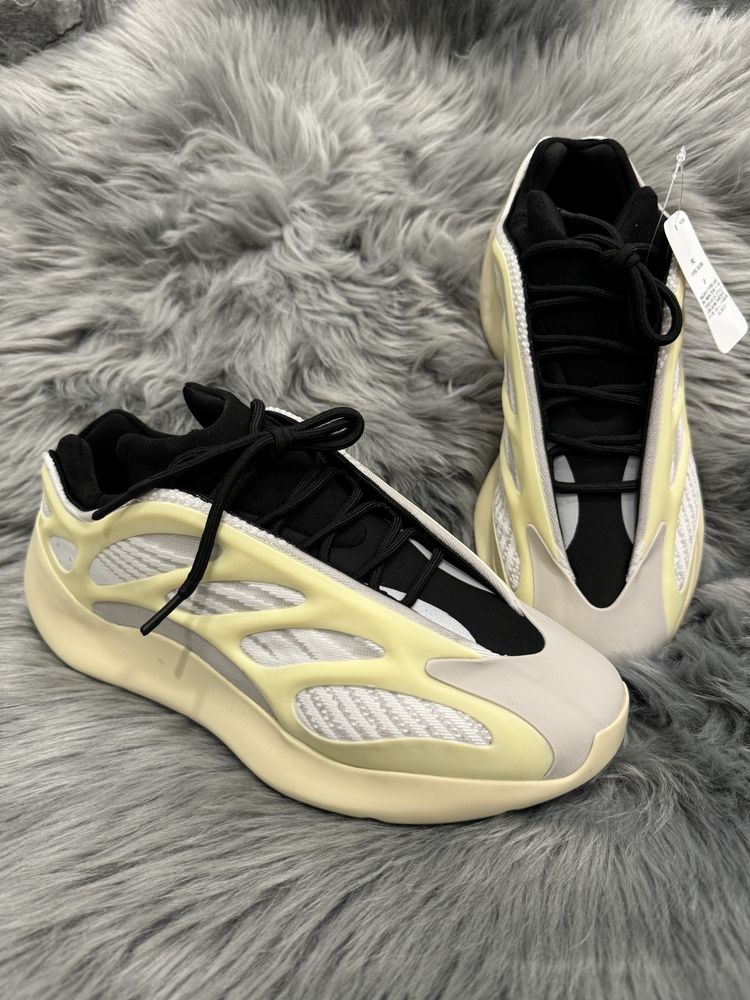 36-46 Yeezy 700 Azael