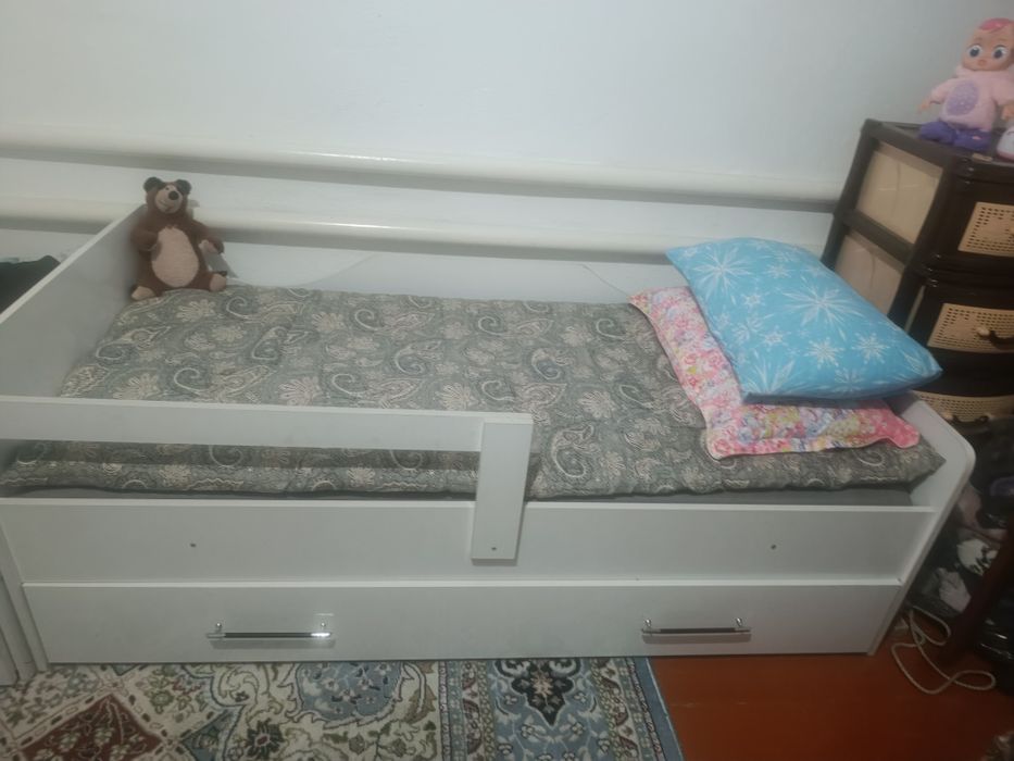 Продам детскую кроватку две штуки дети спали