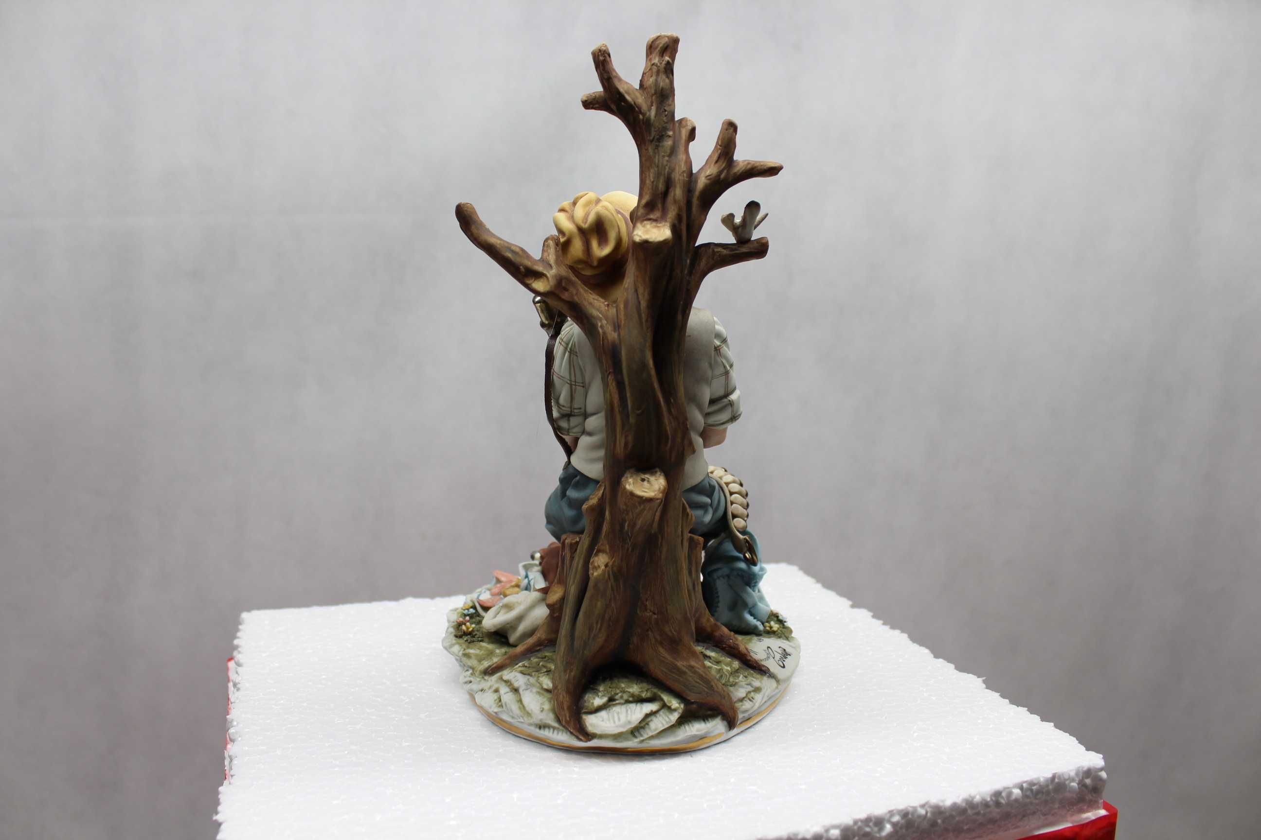 Статуэтка из фарфора Уставший Охотник Capodimonte Италия