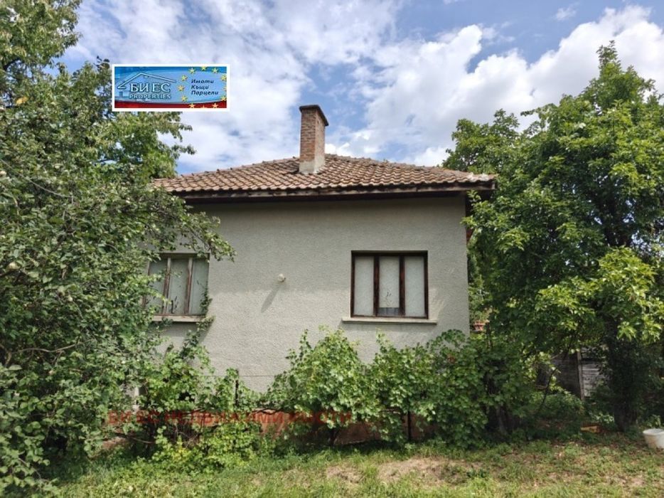 Къща в град Земен