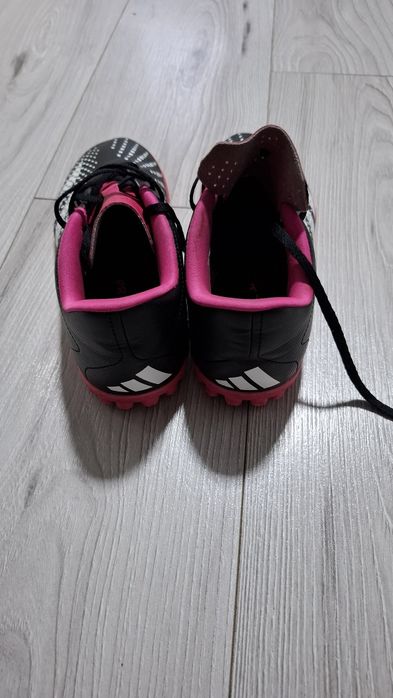 Vând adidasi fotbal sala Adidas Predator