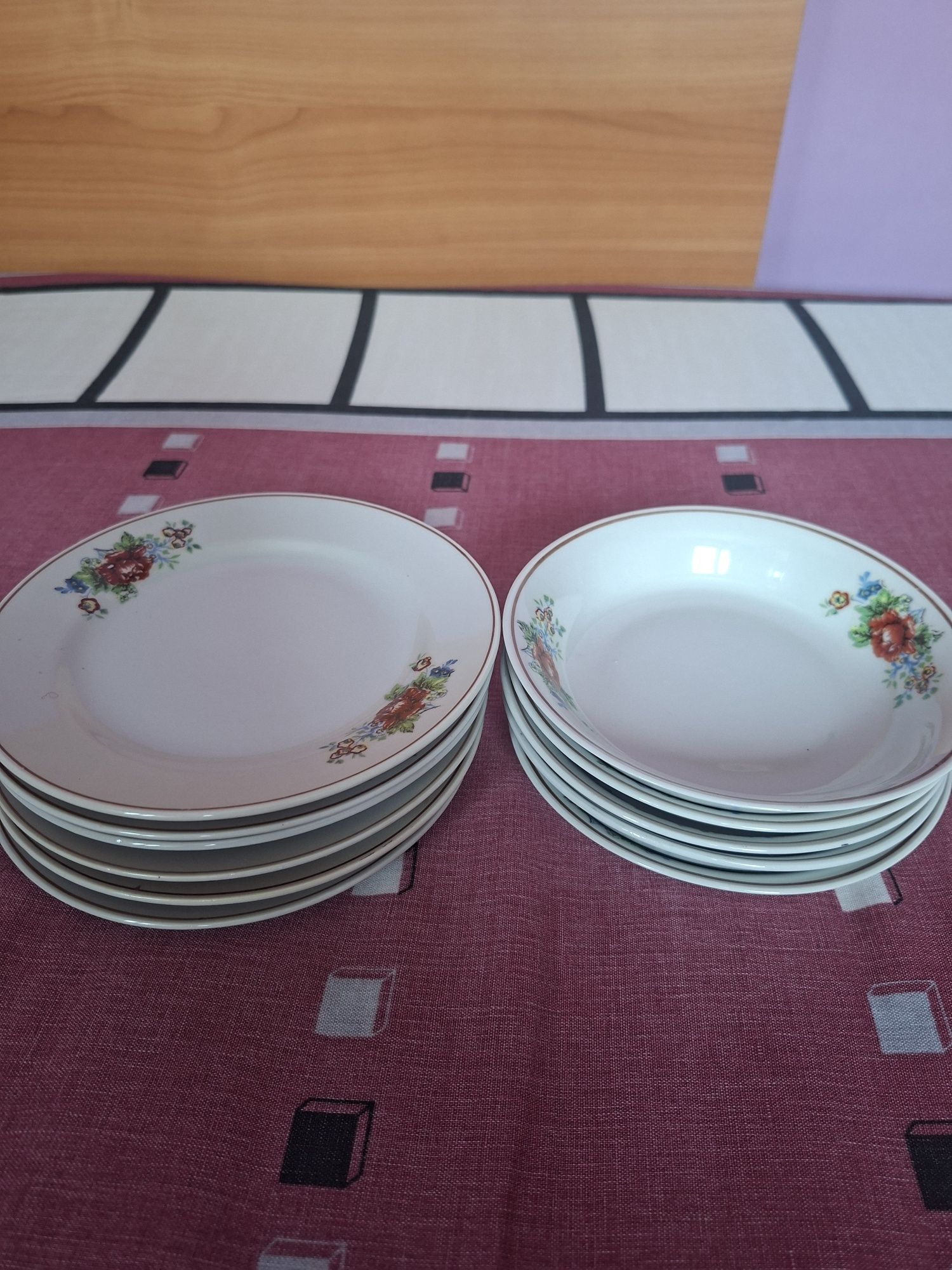 Vând Set 6 Farfurii și 5 castronel  Vitingi
