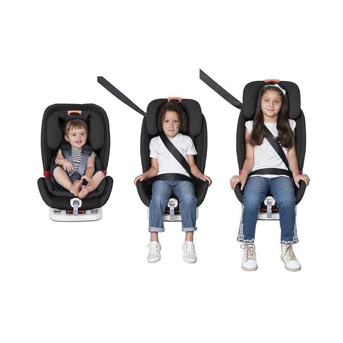 Chicco Youniverse Black (9–36 кг) – Детско столче за кола
