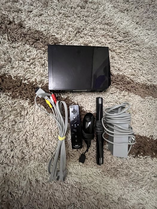 Nintendo Wii (первая модель) + 8 игр + полный комплект
