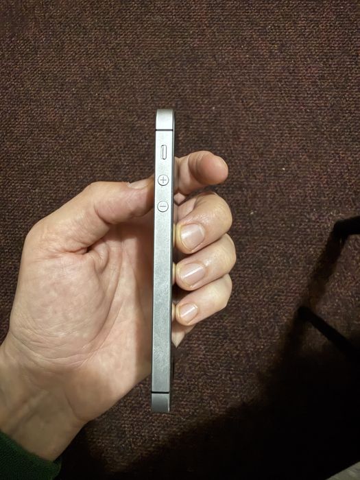 Iphone 5SE space grey impecabil in orice retea