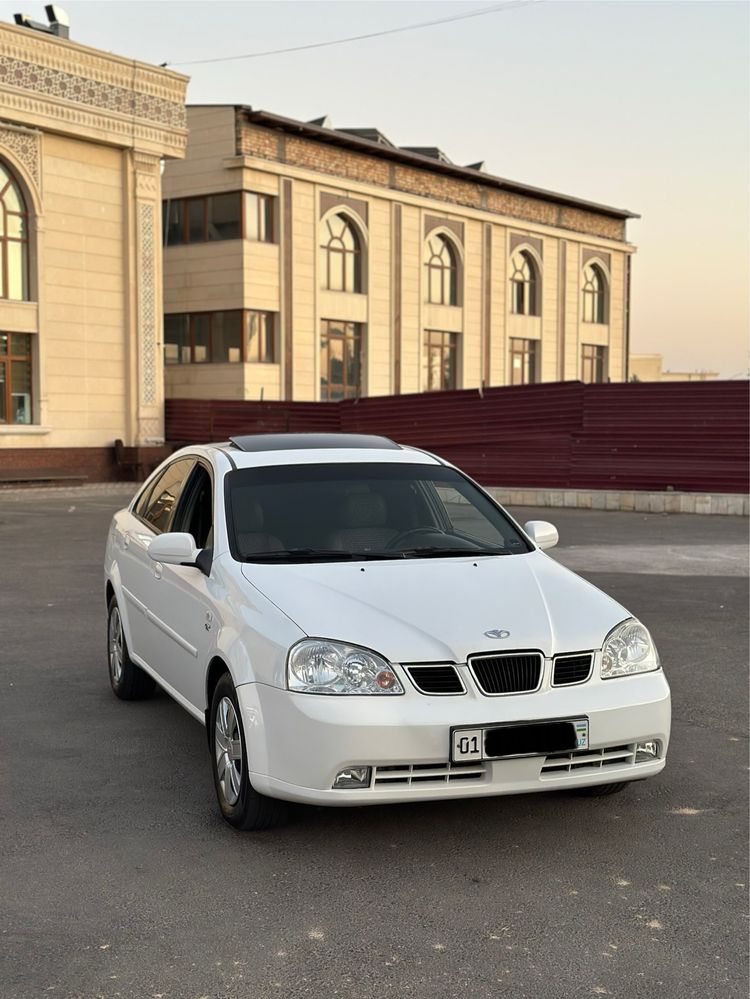 Lacetti 1.8 3-pozitsiya Full Avtomat karobka Korea sotiladi