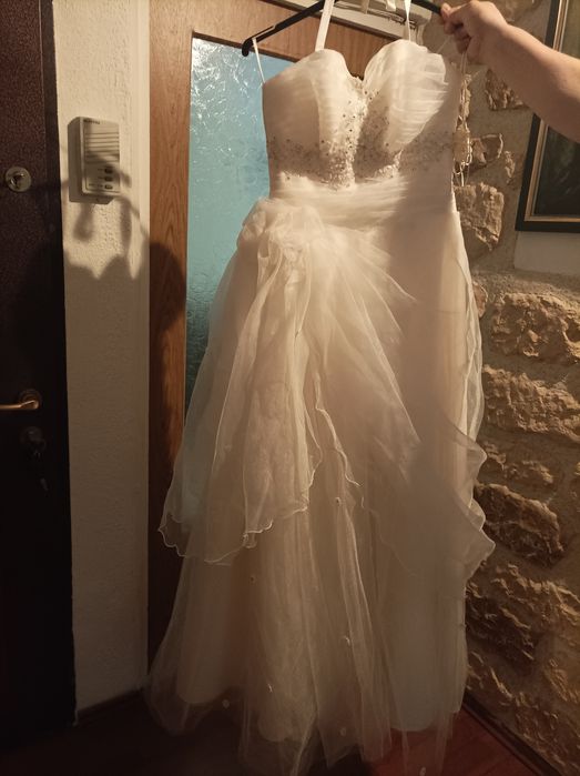 Rochie mireasa marime M.crem