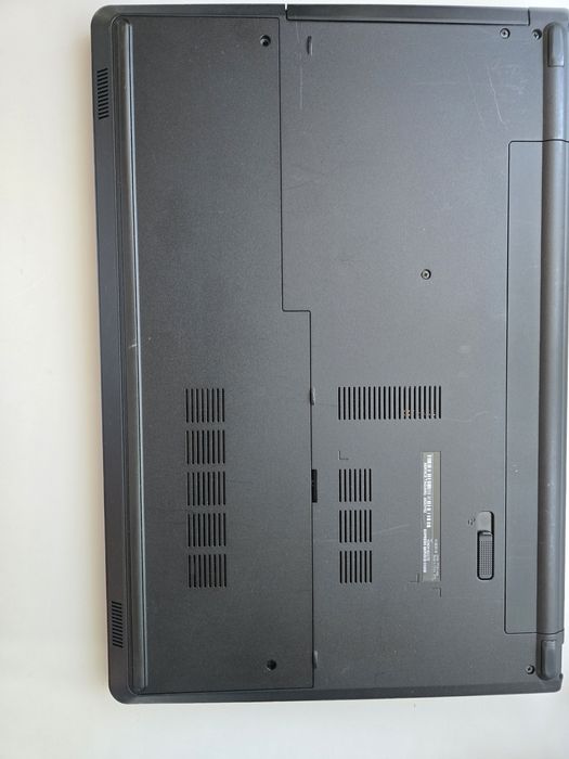 Laptop Dell model P51F i5