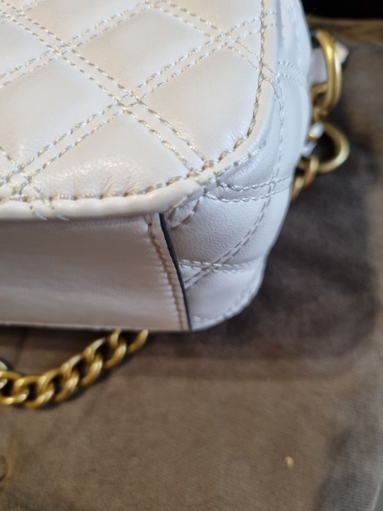 Чанта  Guess бяла