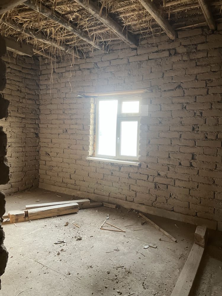 Navoiy viloyati zarafshon shahar eski 19 mkr hovli sotiladi 6 sutix