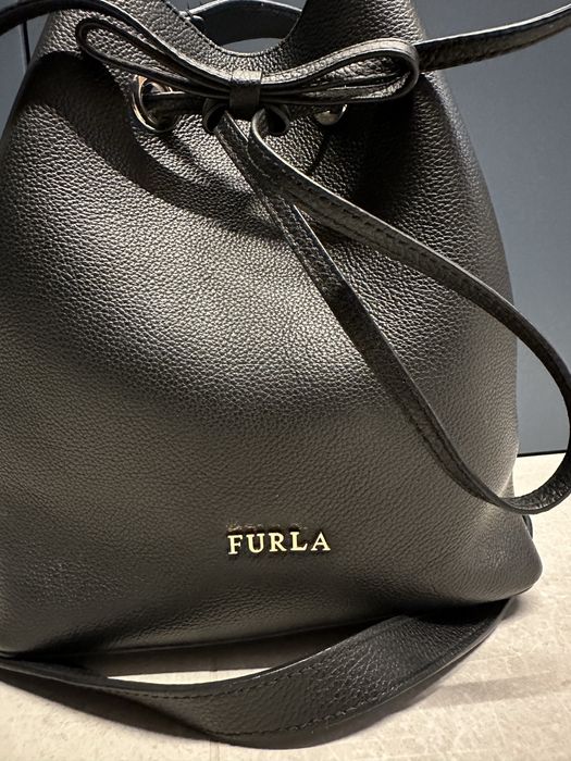 Дамска черна чанта FURLA