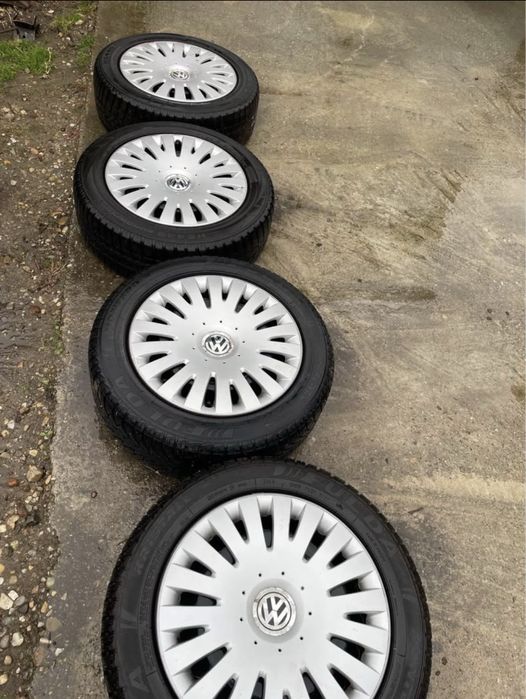 Vand cauciucuri de iarna 205/55/16 impreuna cu jenti,capace VW