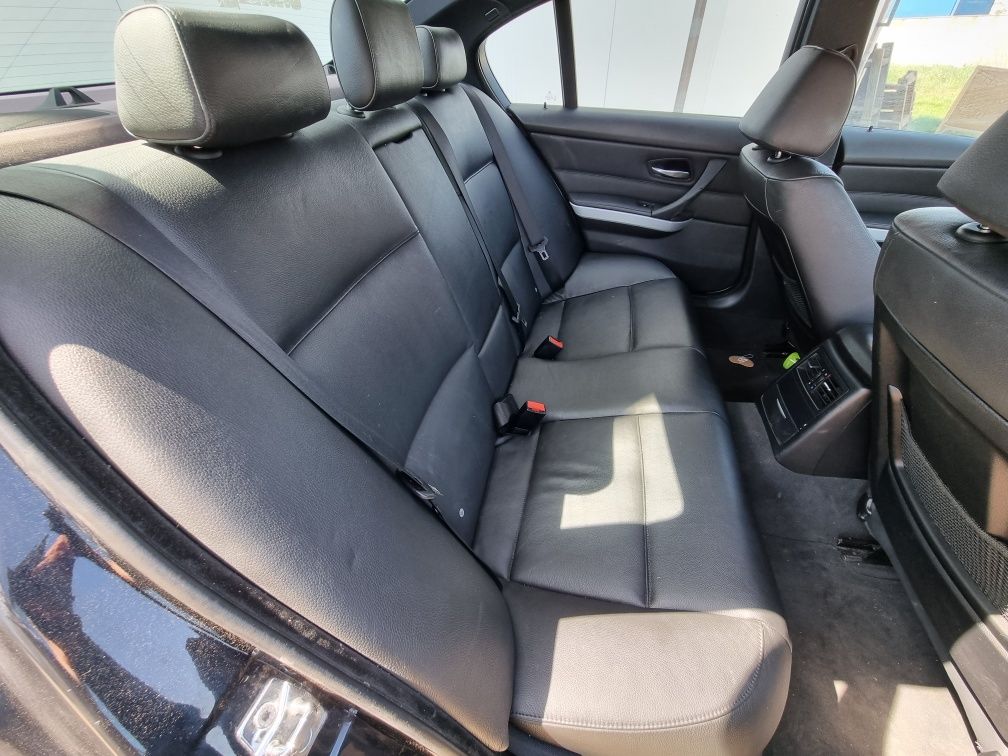Dezmembrez BMW E90 320i N43 M Pack Jante 18 Interior Recaro Faruri