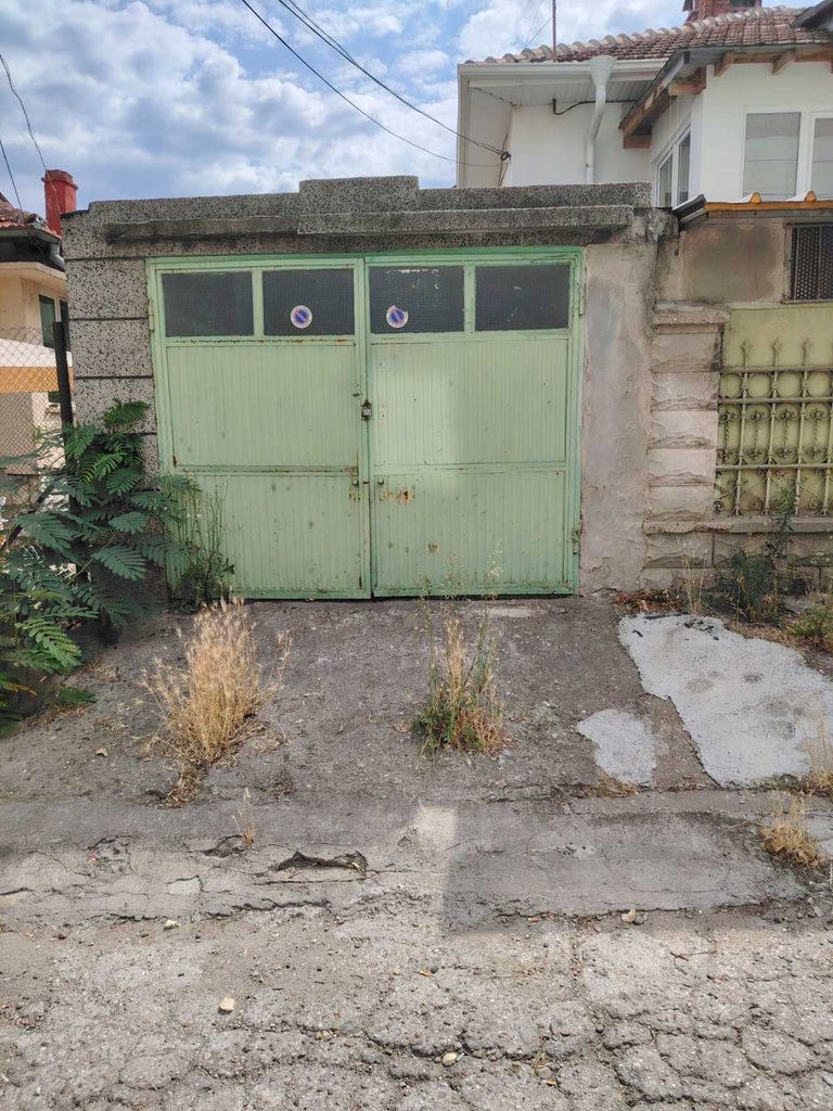 Дава се под наем Гараж / Паркомясто в Русе, Родина 1 - 15 кв.м за 40.8 € - Снимка #2