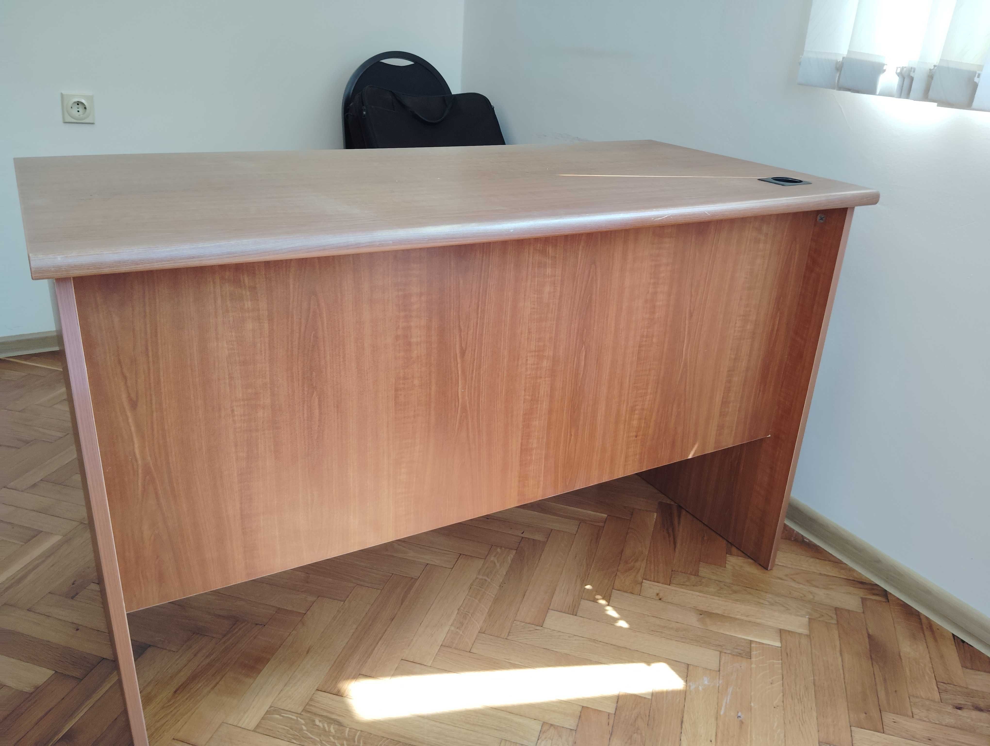 Офис бюро 120х60х75 и масичка 110х65х55 - тандемно в еднаква разцветка