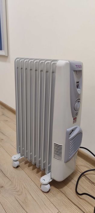 Продавам маслен радиатор с вентилатор  9 секции TESY CB 2009 E01 V