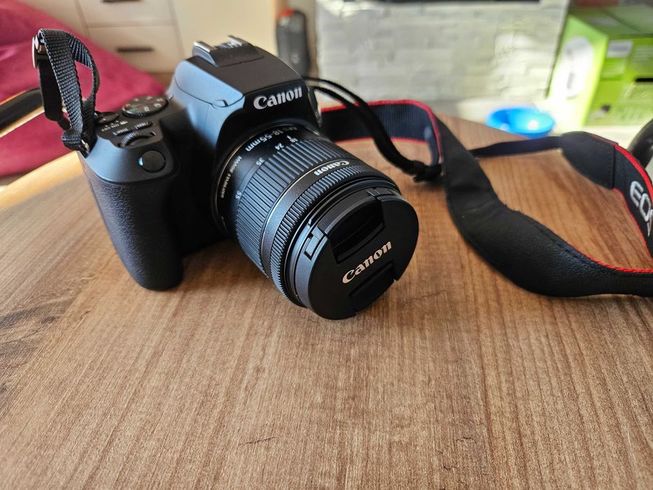 Фотоапарат Canon EOS250D + обектив 18-55mm f/4-5.6