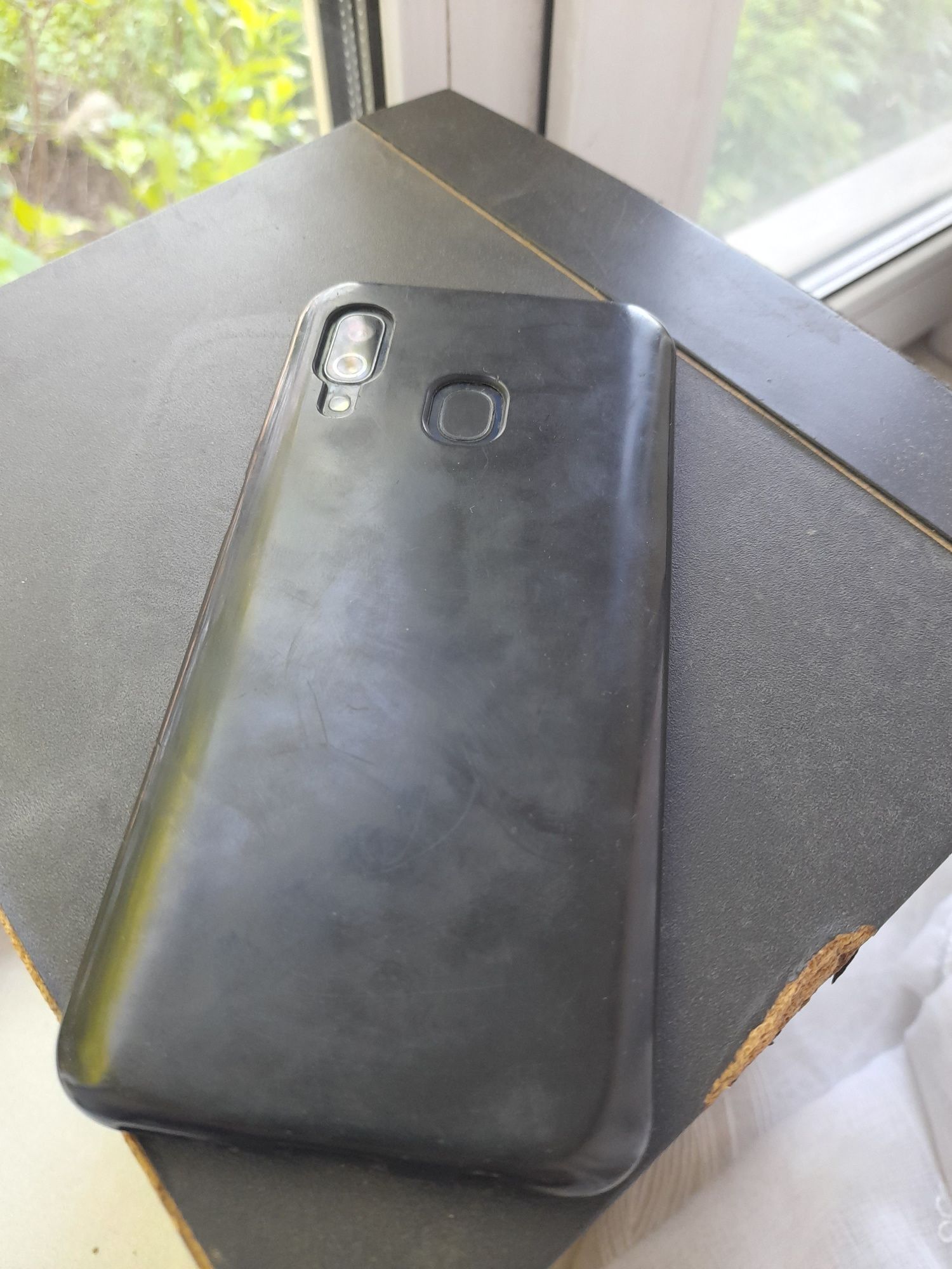 Продам Samsung a40