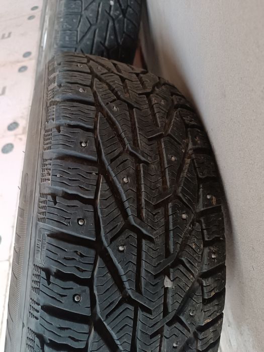 Продаю шины зимние 16рхр