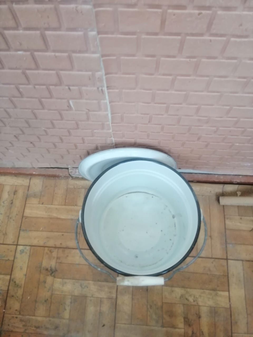 Кастрюля эмалированная