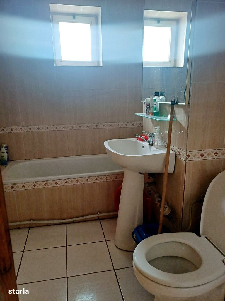 Apartamentul este situat vis-a-vis de  Hotel City .