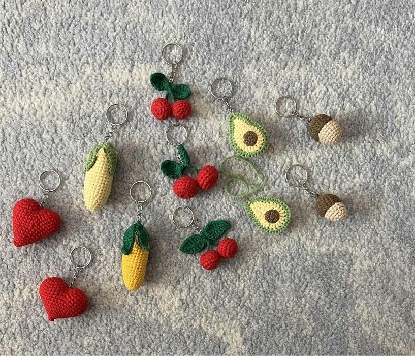 Ръчно плетени играчки и ключодържатели