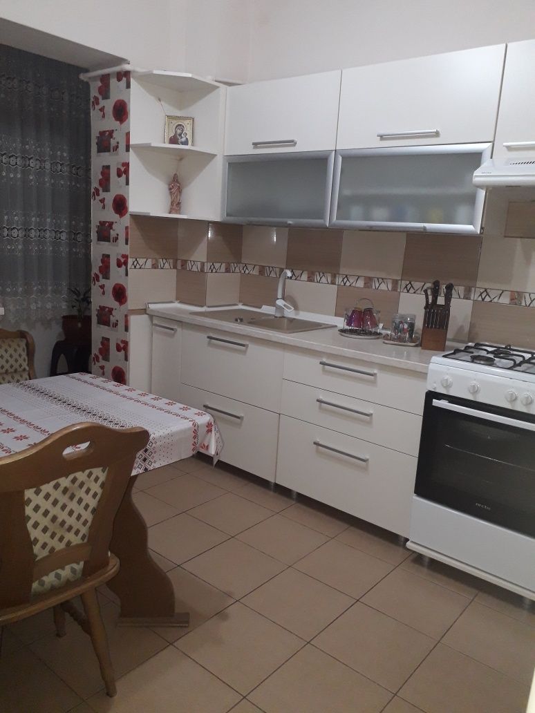 Apartament de vanzare 4 camere zona cetate