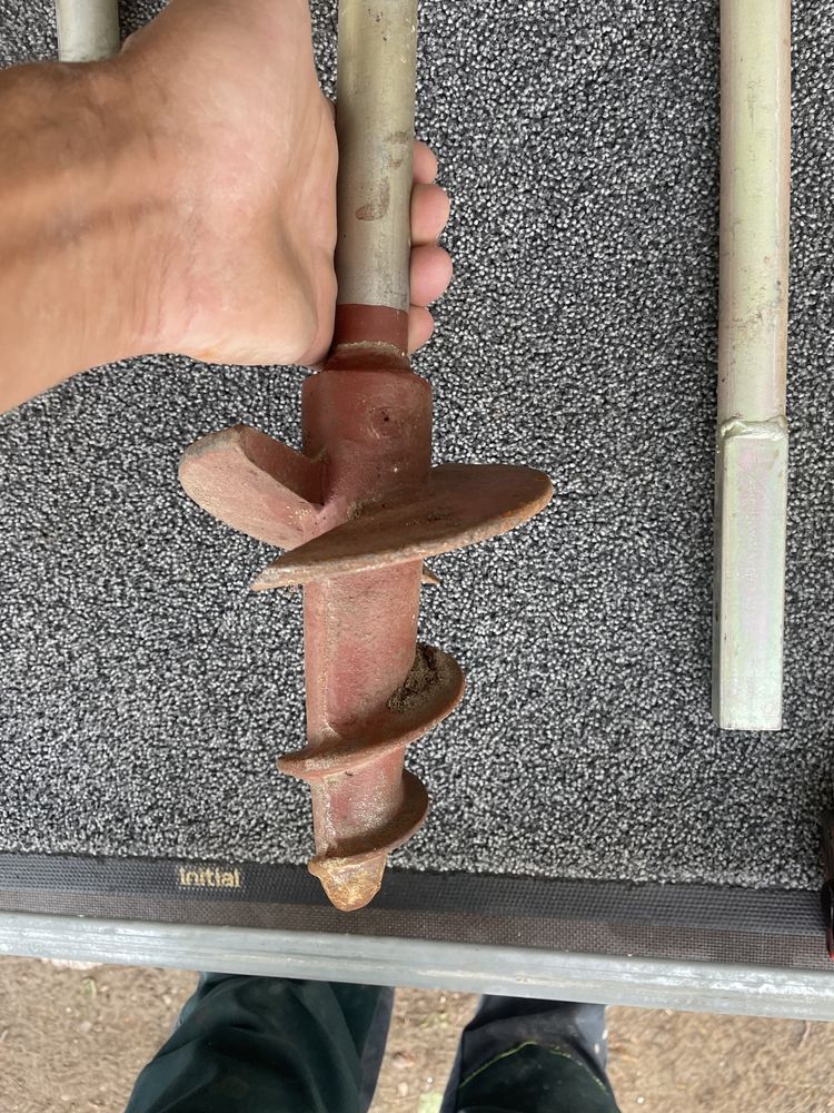 Burghiu sapat gropi manual