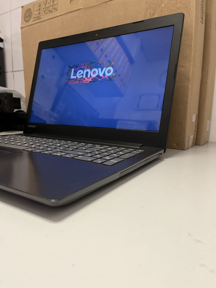Срчоно Продается ноутбук Ленобо core i3 с коробкой с ССД 256