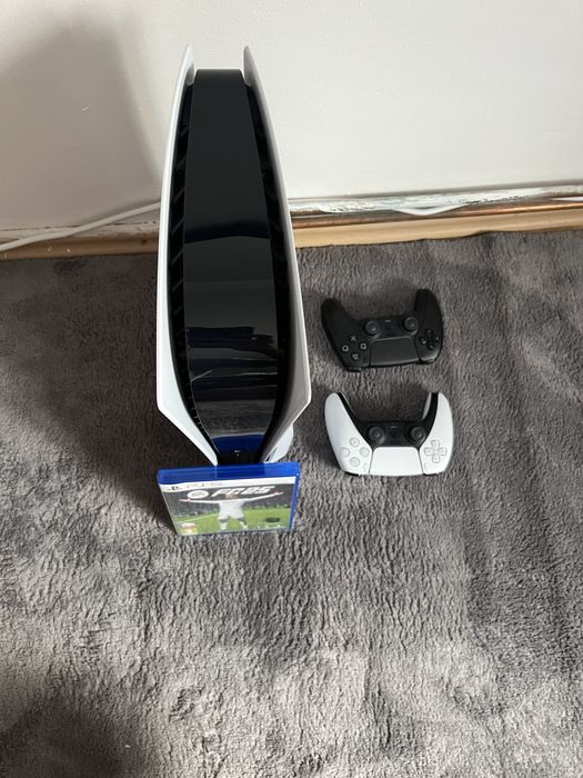 PlayStation 5 - foarte bine intreținut