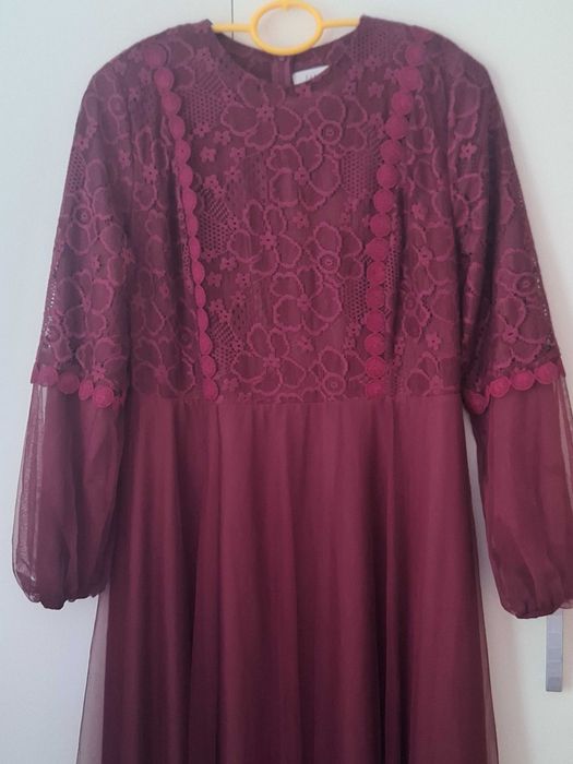 Дълга рокля от дантела и тюл