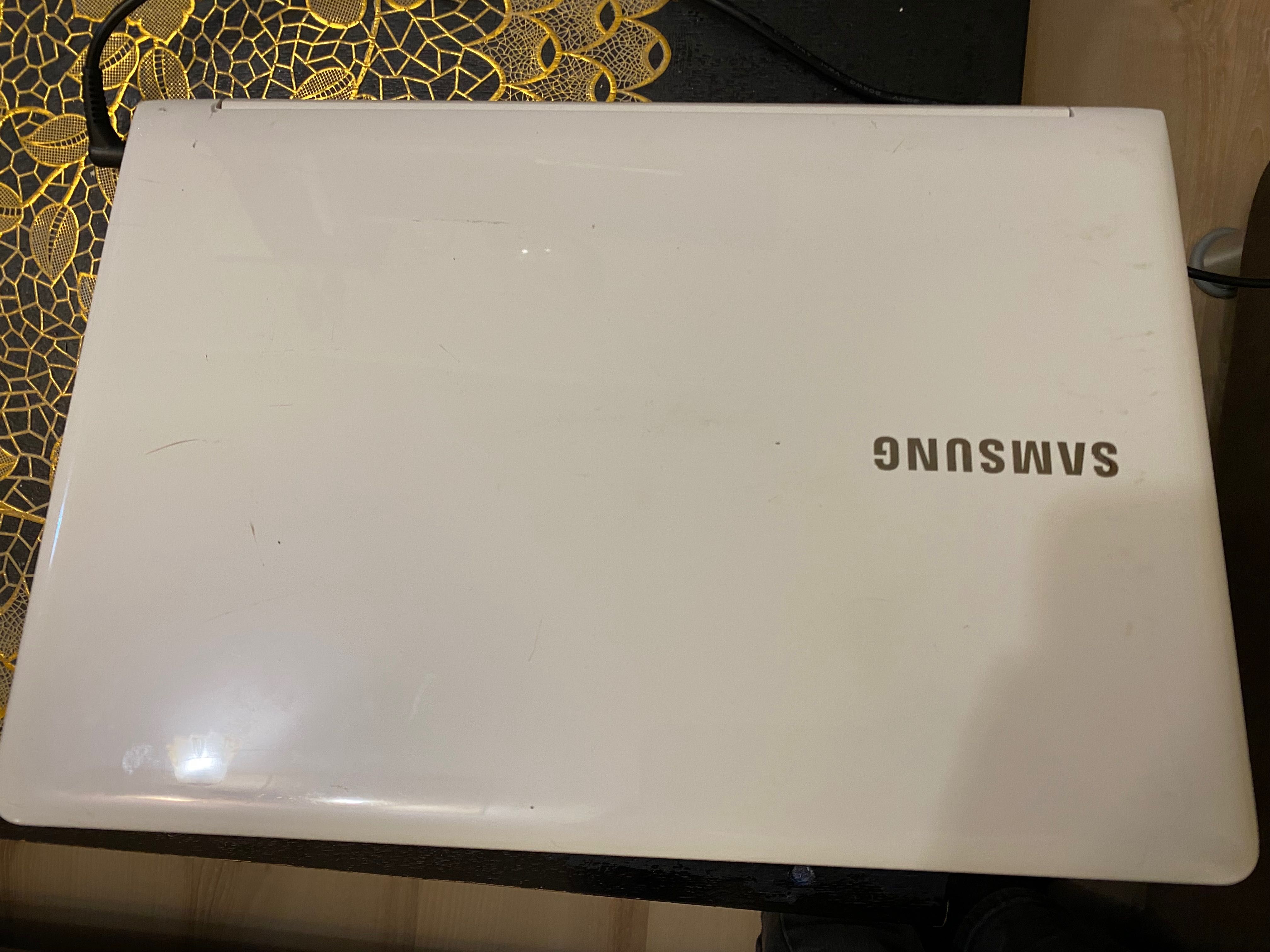 Samsung Notebook 4GB RAM 128SSD , TOUCHSCREEN