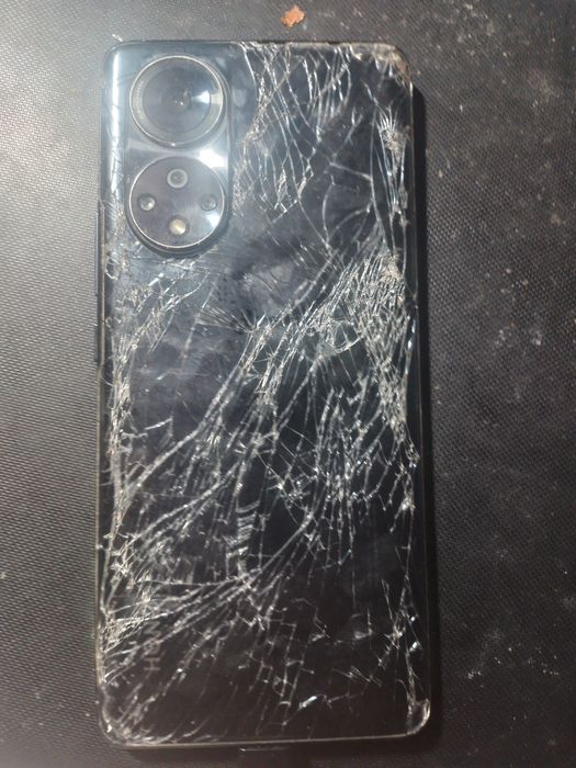 vând telefon  HONOR 50 pentru piese