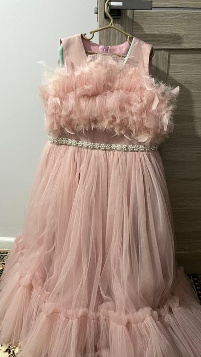 Нарядное пышное платье для девочек