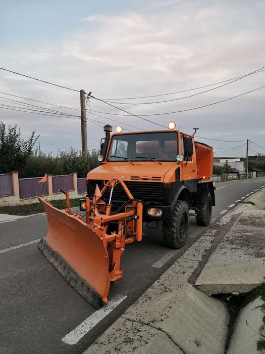 Unimog inmatriculat cu numere negre