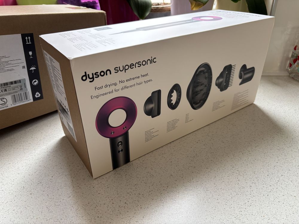 Сешоар dyson HD 07. Чисто нов с 5 приставки