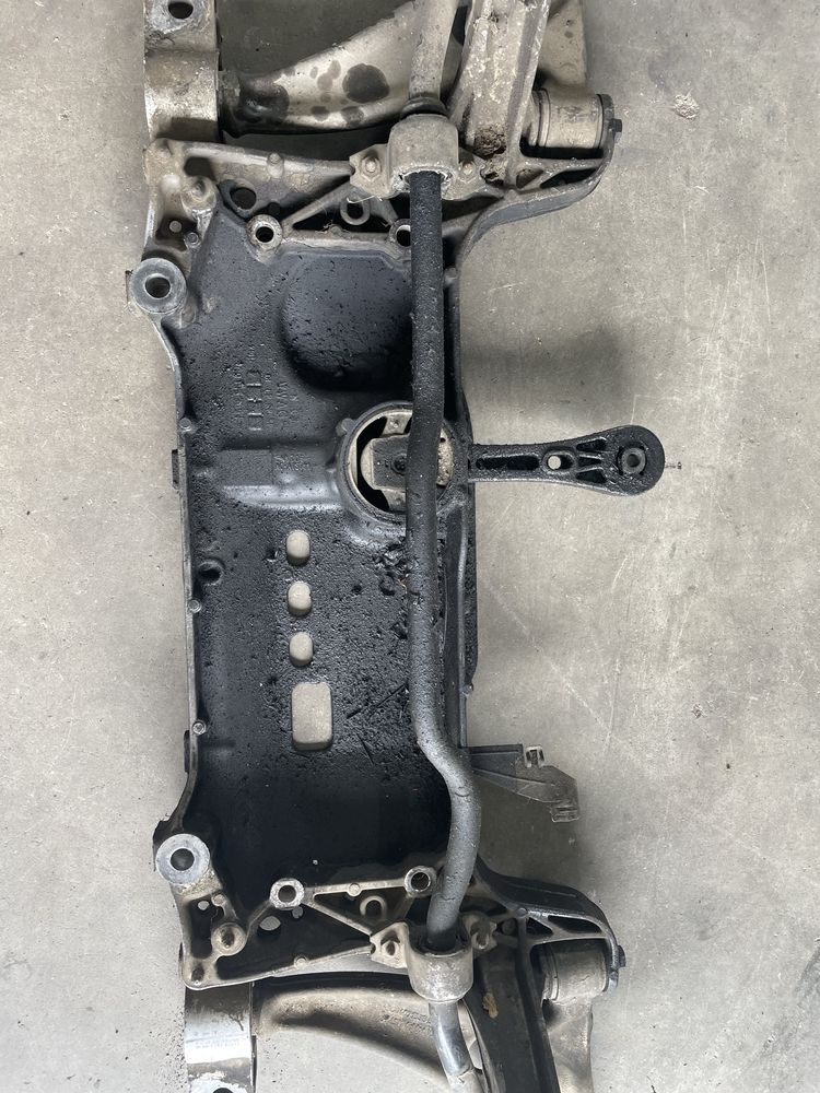 Cadru motor jug  Volkswagen Golf 5 jetta Passat B6 b7 cc + brate